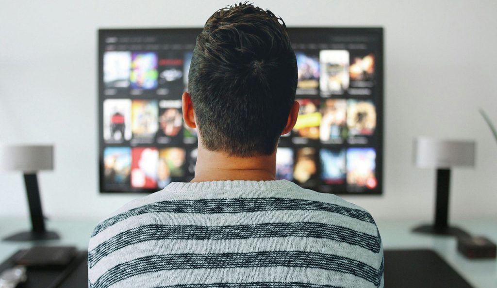 Telewizor Smart TV – dlaczego dobrze mieć Smart TV w telewizorze?